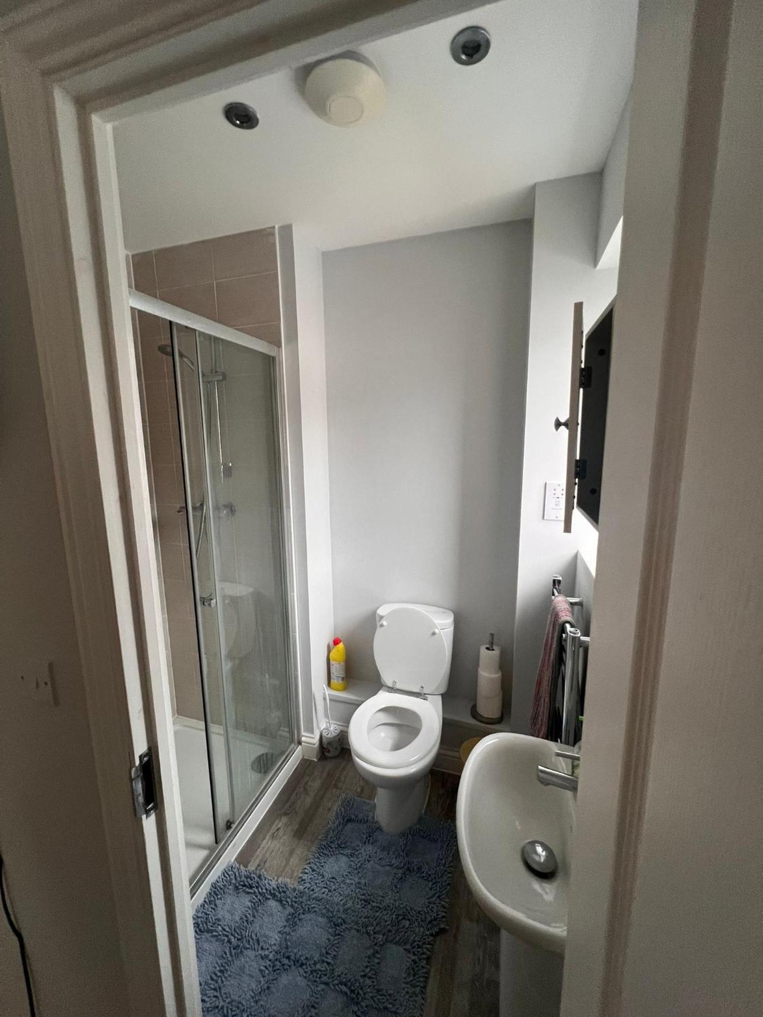 Whyte, Modern 3 Bed House With Garden, Sleeps 9, Free Parking, Sittingbourne City Centre, Kent المظهر الخارجي الصورة