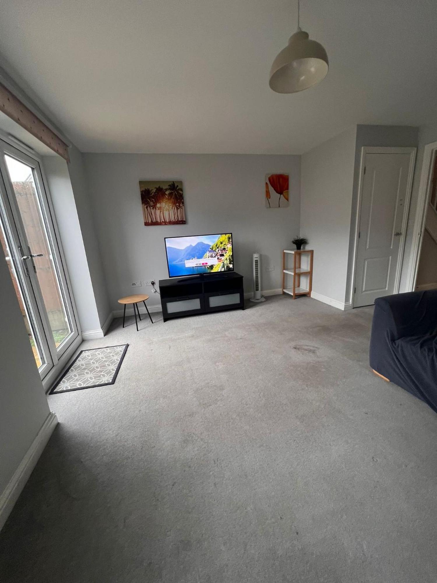 Whyte, Modern 3 Bed House With Garden, Sleeps 9, Free Parking, Sittingbourne City Centre, Kent المظهر الخارجي الصورة